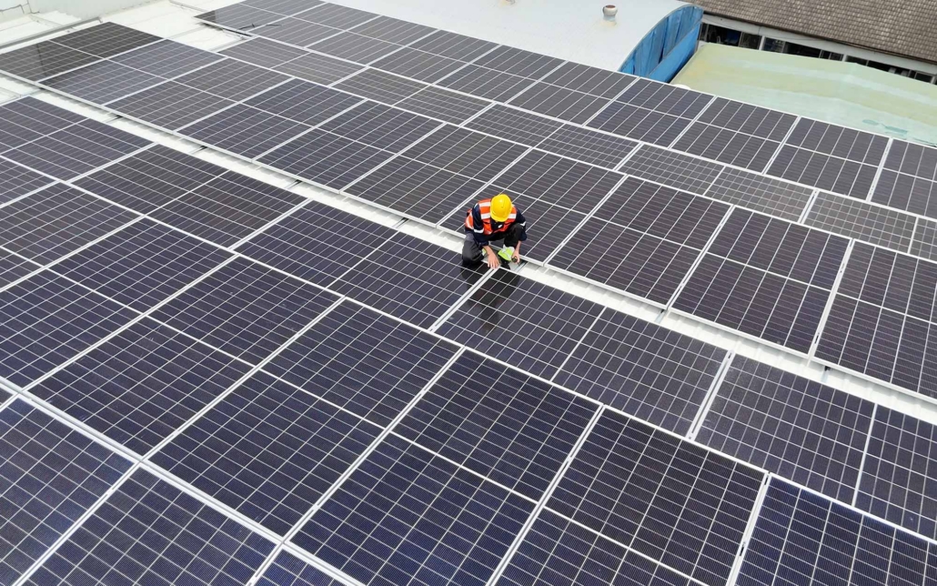 How Commercial Solar Equipment Choices Affect System Reliability